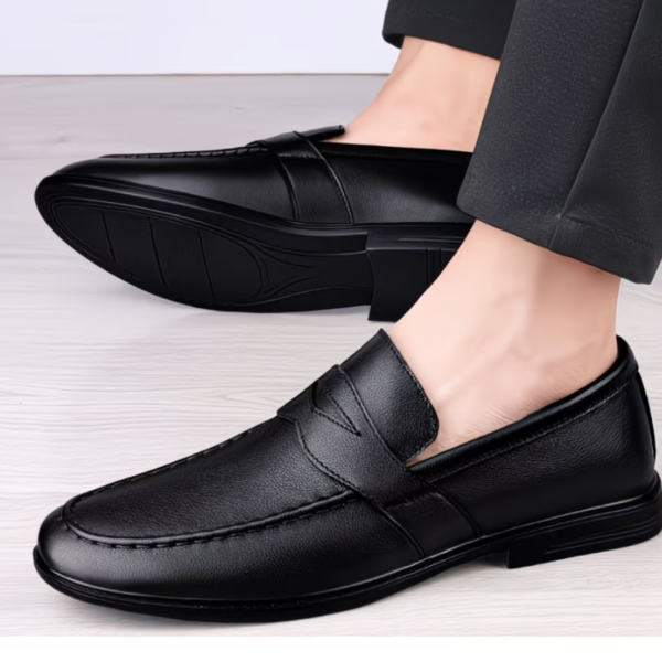 CHAUSSURE EN CUIR NOIR