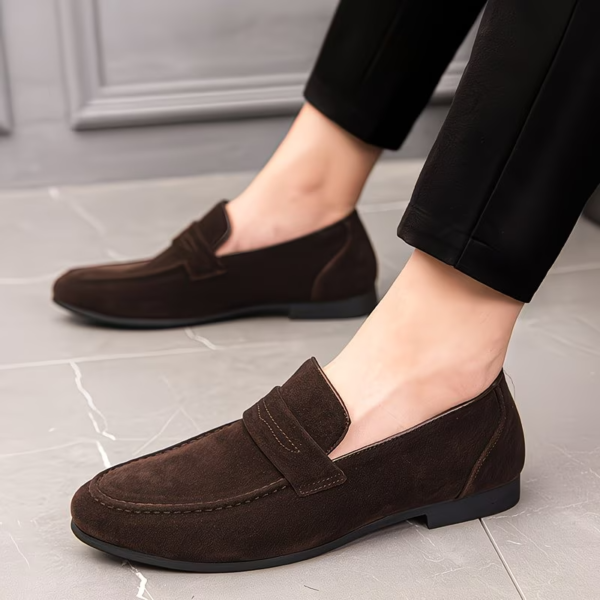 CHAUSSURE EN CUIR MARRON