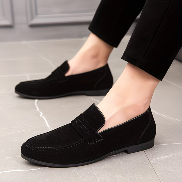CHAUSSURE EN CUIR NOIR