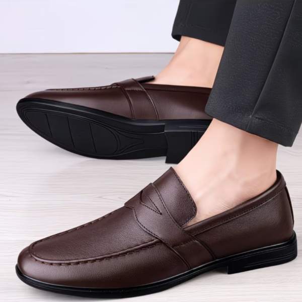 CHAUSSURE EN CUIR MARRON